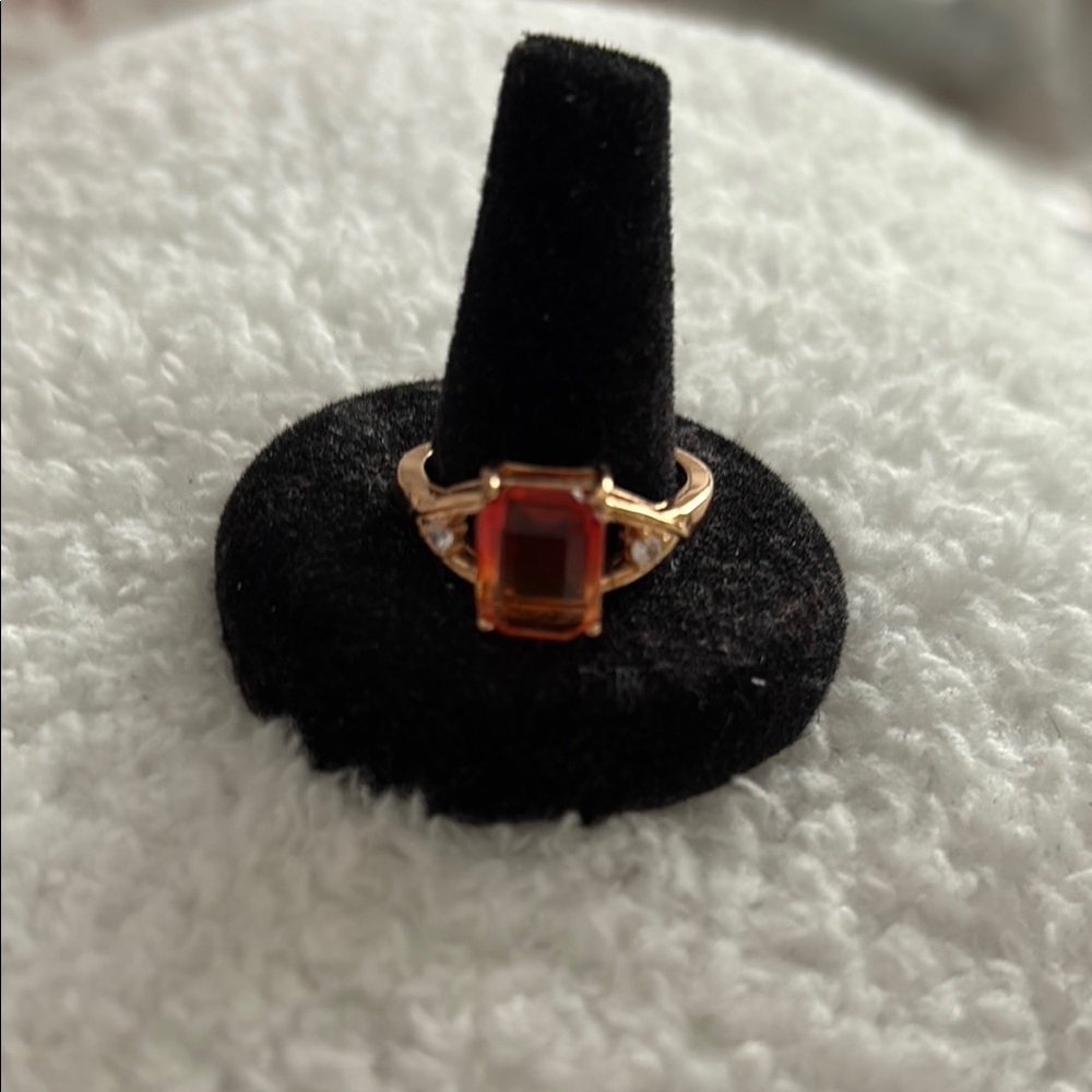 Elegant Gold and Red Gemstone Ring
